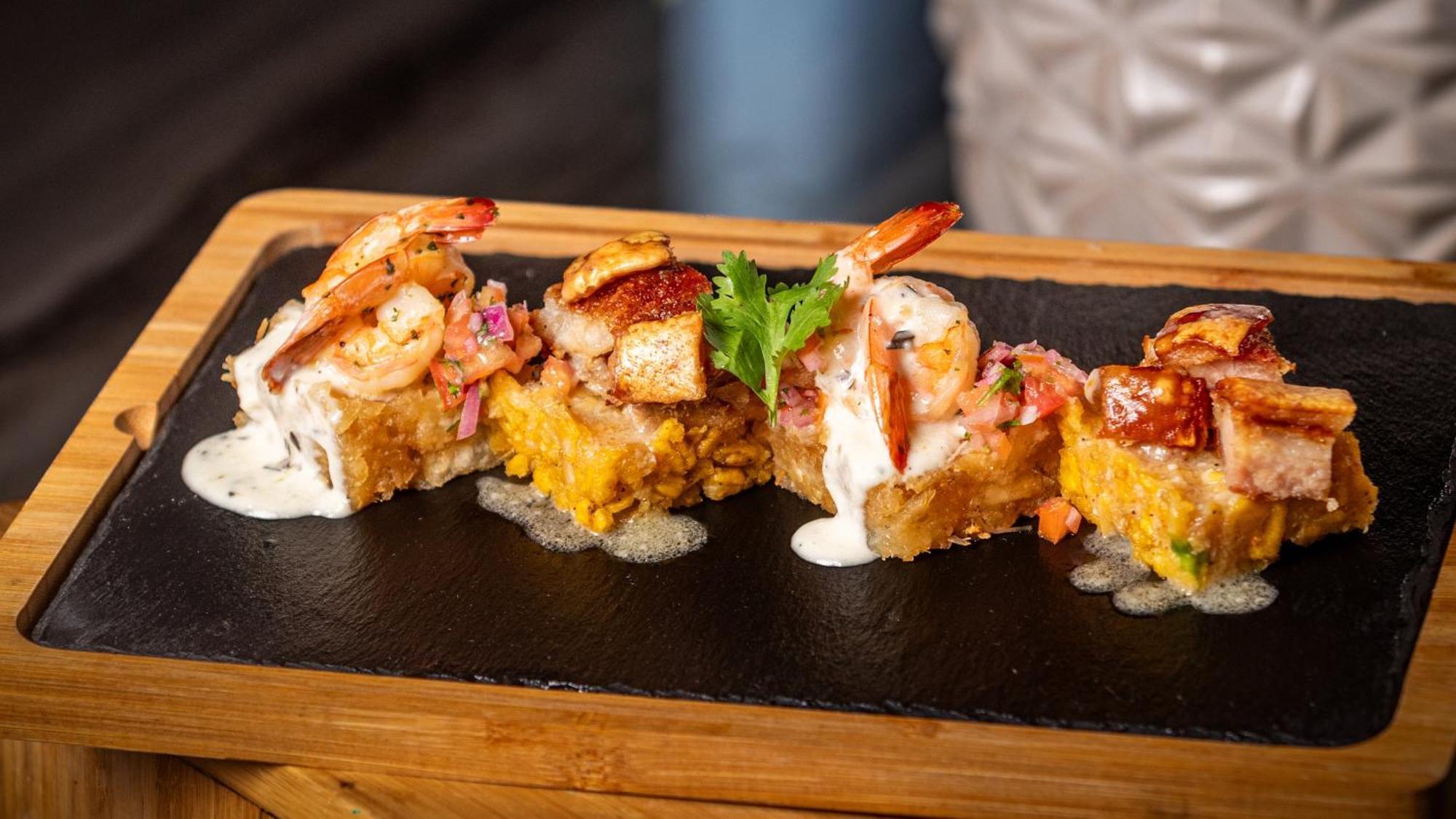 Holiday Inn Santo Domingo By Ihg Εξωτερικό φωτογραφία Shrimp and cornmeal fritter